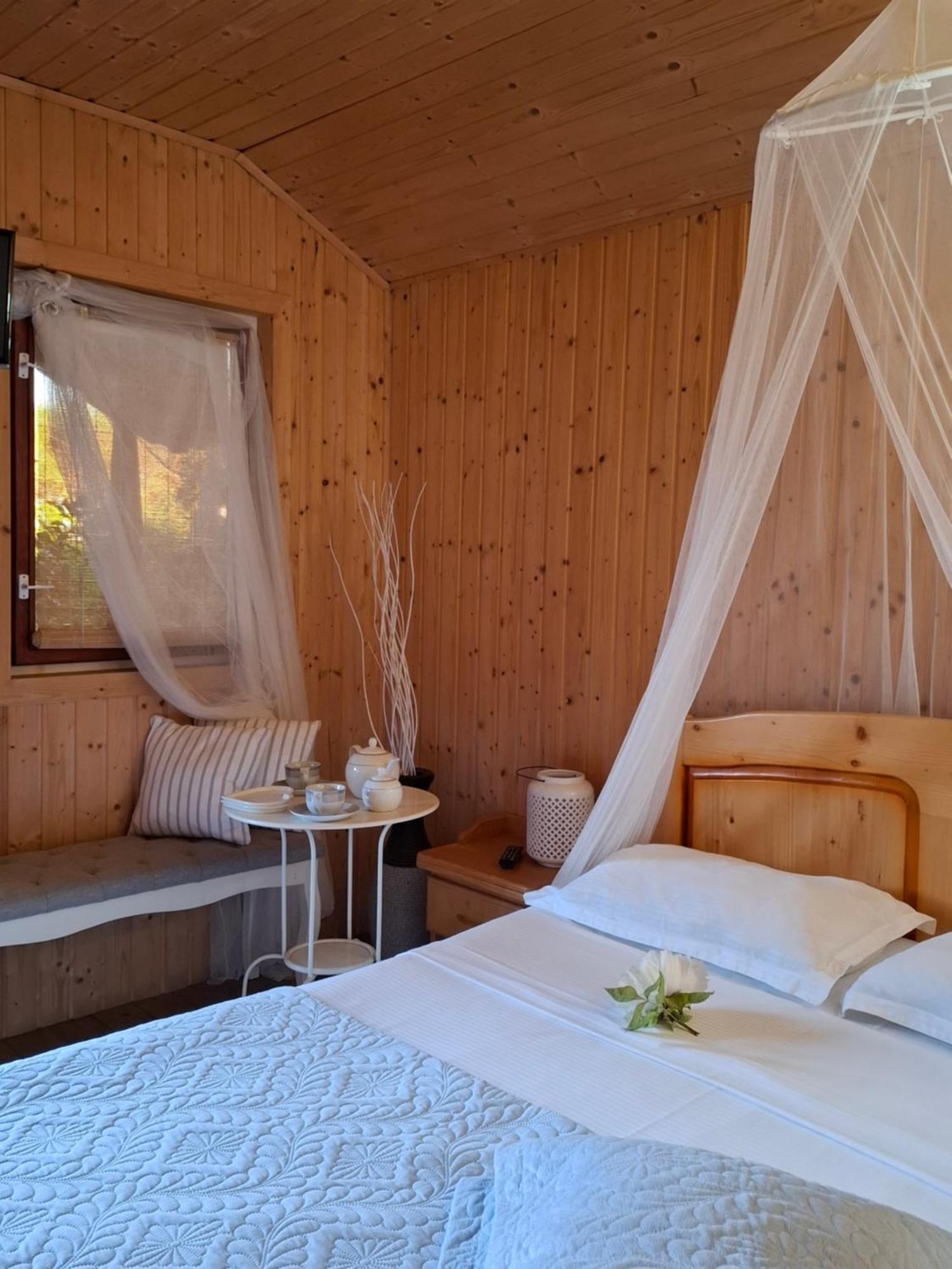 Cabane De Lemn 科斯蒂内什蒂 外观 照片